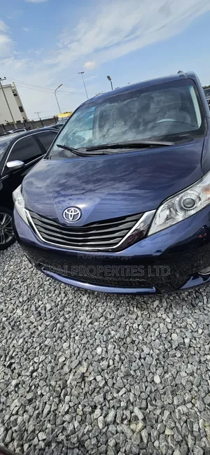 Toyota Sienna 2016 Blue