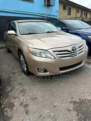 Toyota Camry 2010 Gold