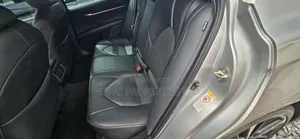 Toyota Camry 2018 Silver
