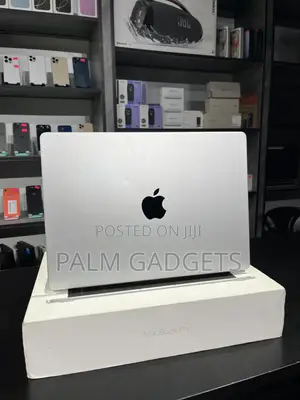 Laptop Apple MacBook Pro 2023 M3 8GB Intel Core i7 SSHD (Hybrid) 512GB