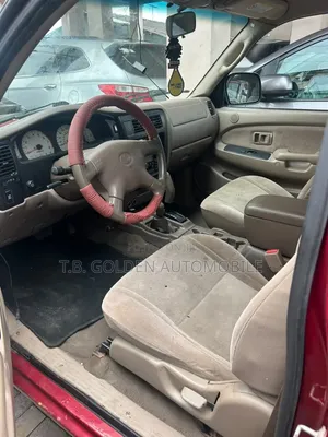 Toyota Tacoma 2000 Red