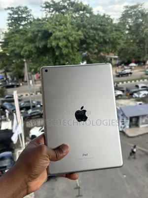 Apple iPad 9.7 32 GB Gray