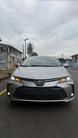 Toyota Corolla 2025 Silver