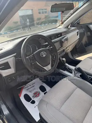Toyota Corolla LE 4dr Sedan (1.8L 4cyl CVT) 2015 Gray