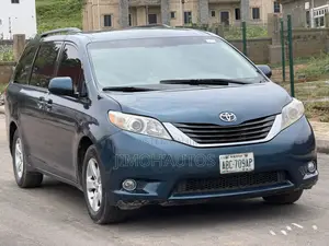 Toyota Sienna 2011 Blue