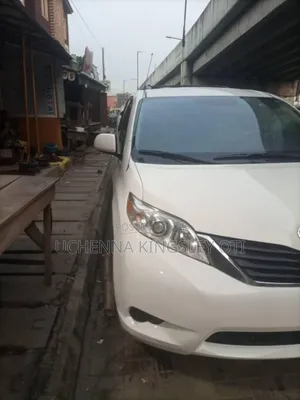 Toyota Sienna 2012 White
