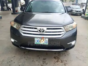 Toyota Highlander Limited 3.5l 4WD 2013 Gray