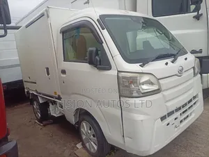 Bus 2004 White