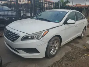 Hyundai Sonata Base Sedan FWD (2.4L 4cyl 6A) 2016 White
