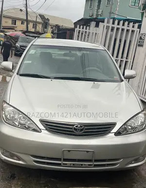 Toyota Camry LE 4dr Sedan (2.4L 4cyl 5M) 2003 Silver