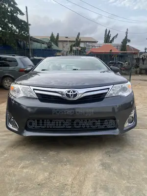 Toyota Camry XLE 4dr Sedan (2.5L 4cyl 6A) 2013 Gray