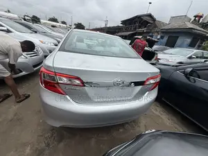 Toyota Camry XLE 4dr Sedan (2.5L 4cyl 6A) 2014 Silver