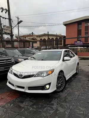 Toyota Camry SE V6 4dr Sedan (3.5L 6cyl 6A) 2013 White