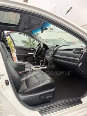 Toyota Camry SE V6 4dr Sedan (3.5L 6cyl 6A) 2013 White