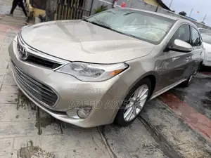 Toyota Avalon XLE Premium 4dr Sedan (3.5L 6cyl 6A) 2014 Gold