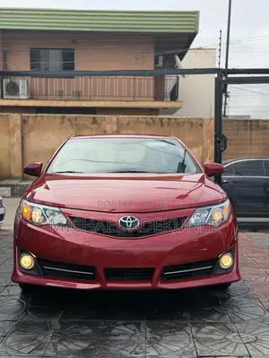 Toyota Camry SE V6 4dr Sedan (3.5L 6cyl 6A) 2013 Red