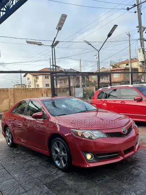 Toyota Camry SE V6 4dr Sedan (3.5L 6cyl 6A) 2013 Red
