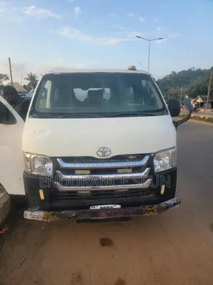 Toyota HiAce 2013 White