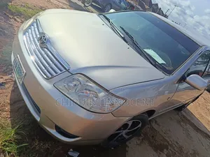 Toyota Corolla 2002 Gold