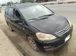 Toyota Avensis 2004 Black