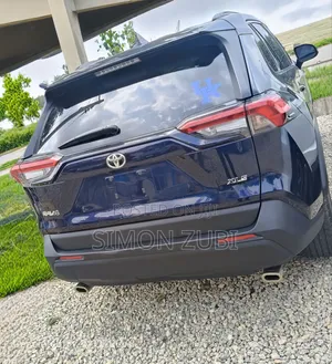 Toyota RAV4 XLE FWD 2020 Blue
