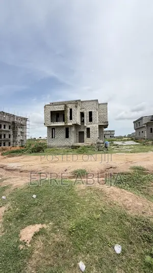 5bdrm Duplex in Idu for sale