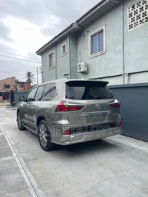 Lexus LX 570 (5 seats) AWD 2018 Gold