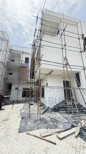 4bdrm Townhouse/Terrace in Guzape District for sale