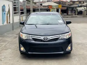 Toyota Camry XLE 4dr Sedan (2.5L 4cyl 6A) 2013 Gray