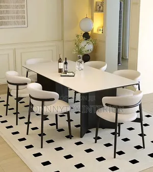 Very Unique Dining Table With 6 Seaters