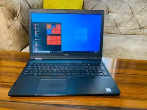 Laptop Dell Latitude 15 5580 8GB Intel Core Ultra 7 SSD 256GB