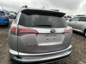 Toyota RAV4 Limited AWD (2.5L 4cyl 6A) 2016 Silver