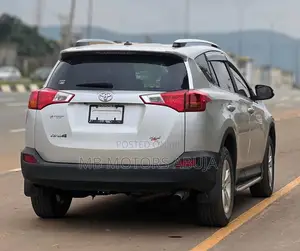 Toyota RAV4 XLE 4dr SUV (2.5L 4cyl 6A) 2015 Silver