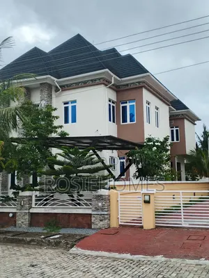 6bdrm Duplex in Chaplin Court Estate, Ogombo for sale