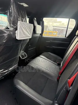 New Toyota Hilux 2025 Black