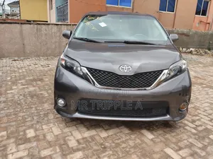 Toyota Sienna 2012 Gray