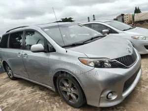 Toyota Sienna 2012 Silver