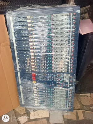 SOUNDCRAFT LX7 24 Channel Mixer