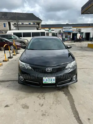 Toyota Camry XLE 4dr Sedan (2.5L 4cyl 6A) 2013 Black