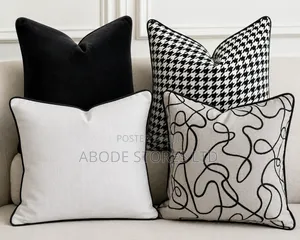 4 PCS Monochrome Throw Pillow Set