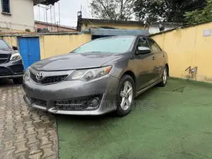 Toyota Camry SE 4dr Sedan (2.5L 4cyl 6A) 2014 Gray