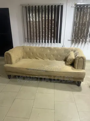 Classic Tufted Chesterfield Velvet Sofa (Beige)