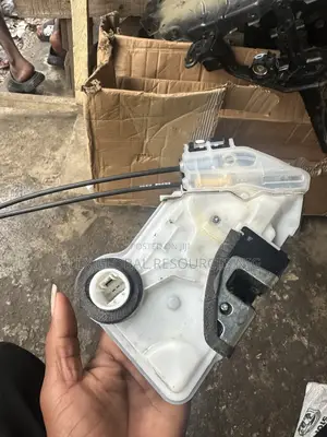 Front Left Door Catcher Highlander 2015