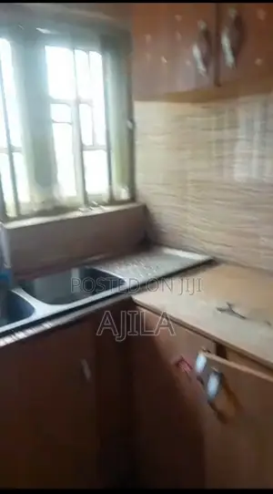 3bdrm Block of Flats in Oremeta Estate for rent