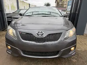 Toyota Camry SE 4dr Sedan (2.5L 4cyl 6AM) 2010 Gray