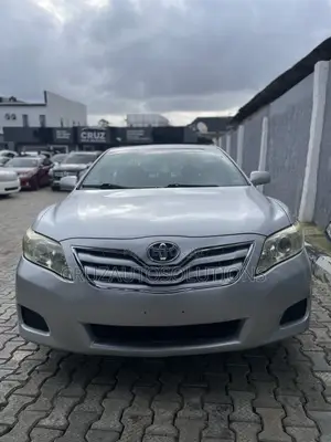 Toyota Camry LE 4dr Sedan (2.5L 4cyl 6AM) 2010 Silver