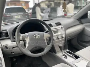 Toyota Camry LE 4dr Sedan (2.5L 4cyl 6AM) 2010 Silver