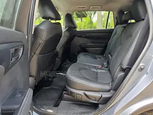 Toyota Highlander Limited FWD 2020 Gray