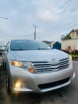 Toyota Venza XLE 2011 Silver