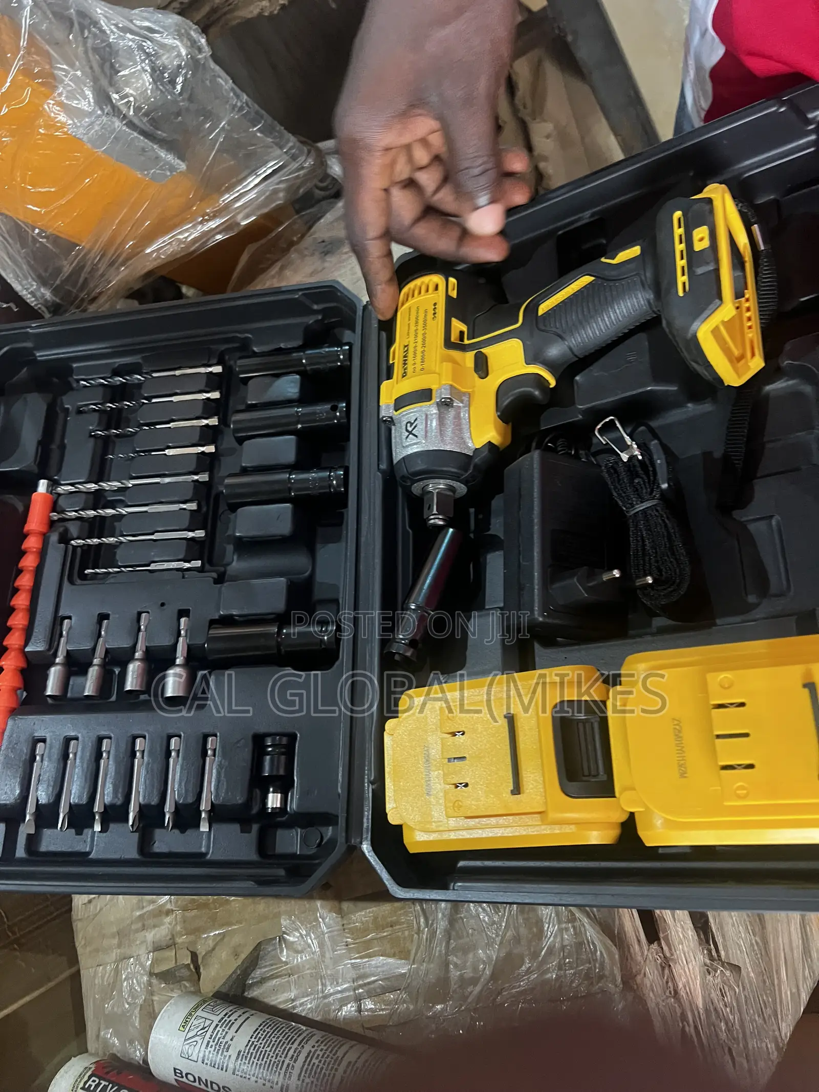 Impact Wrench Battery Screwing Machine